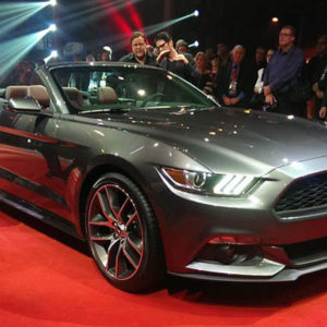 FORD MUSTANG